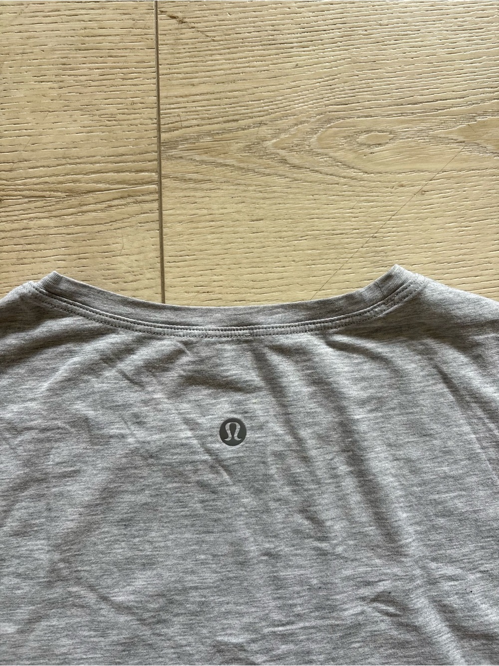 LULULEMON Cates Tee in Heathered Core Light Grey Size 4 - Picture 6 of 6